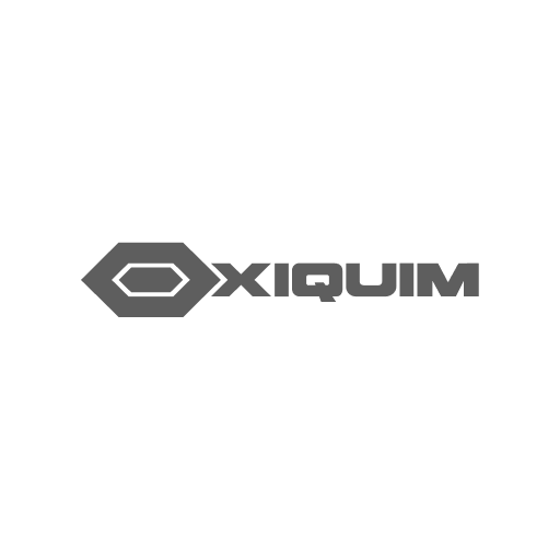 Logo de la empresa Oxiquim en escala de grises.