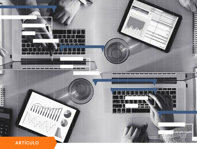 Infografía de indicadores y flujo de trabajo para la gestión de proyectos e innovación empresarial, destacando la planificación de un portafolio estratégico corporativo.