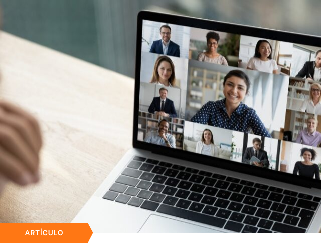 Reunión virtual de equipo para la coordinación de estrategias de innovación empresarial y gestión de proyectos dentro de un portafolio estratégico.