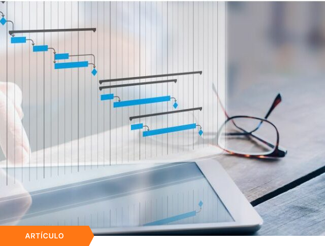 Imagen de portada para artículo mostrando la visualización de un diagrama de Gantt en una tablet, con una etiqueta naranja de ARTÍCULO en la esquina inferior izquierda.